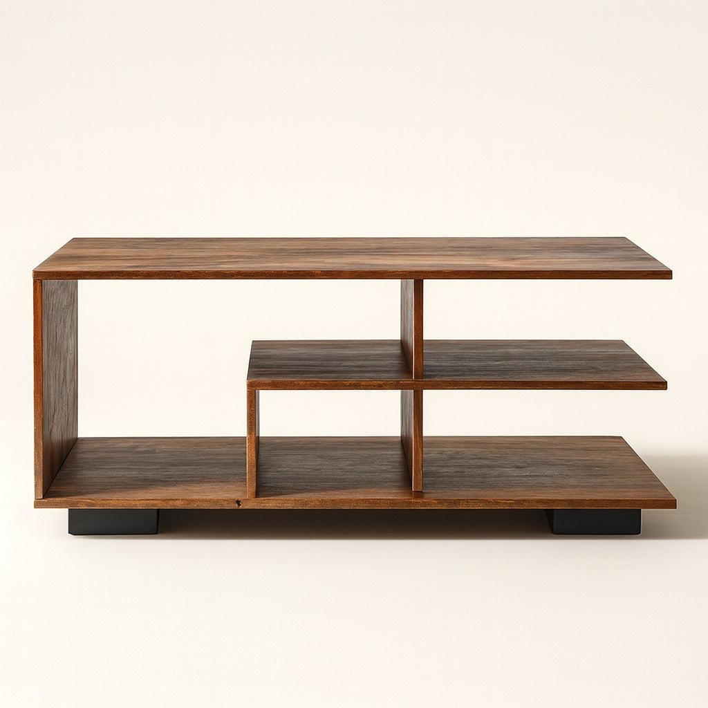 Table basse rectangle en bois vue de face, structure à étagères ouvertes au design moderne et pratique.