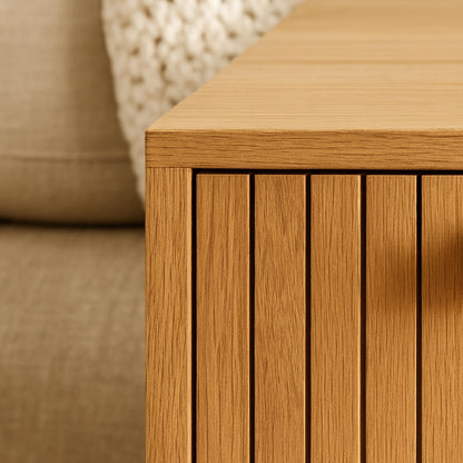 Zoom sur la texture naturelle du bois et la finition à lattes de la table basse en bois Lignum.