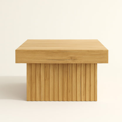 Table basse en bois clair vue d’angle, idéale comme table basse de salon style scandinave.