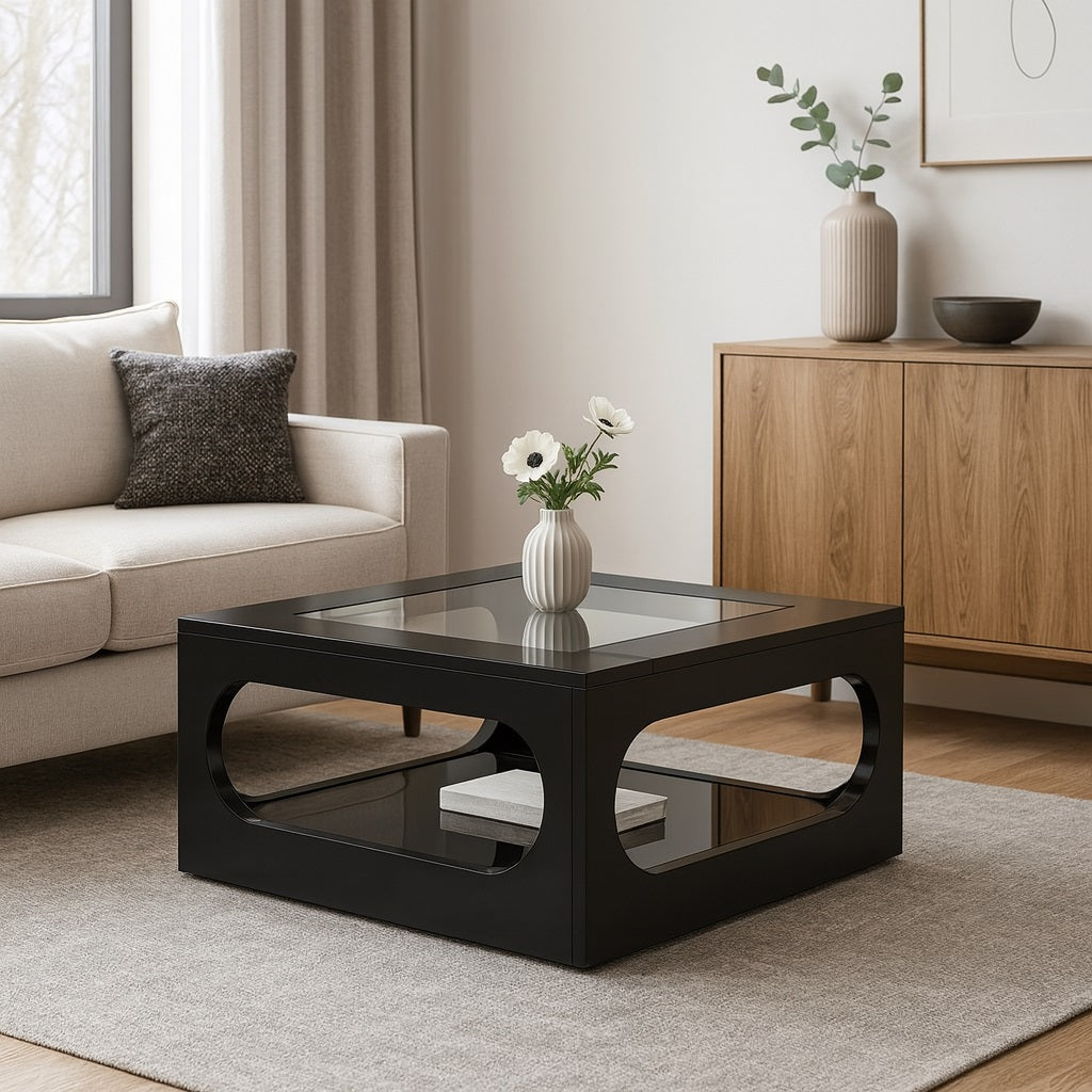 Table basse design noire en verre intégrée dans un salon moderne et épuré.