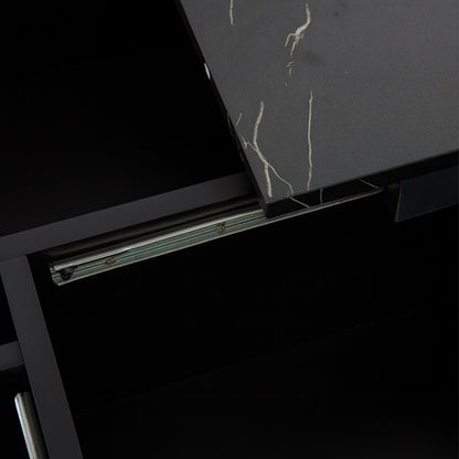 Mécanisme de glissière d’une table basse design noire avec rangement intégré.