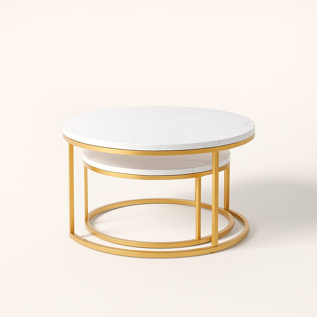 Table basse gigognes ronde Circa dorée, marbre blanc et structure métal or chic.