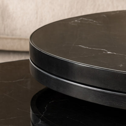 Détail du plateau marbre noir de la table basse ronde gigognes Eclipso, finition haut de gamme.