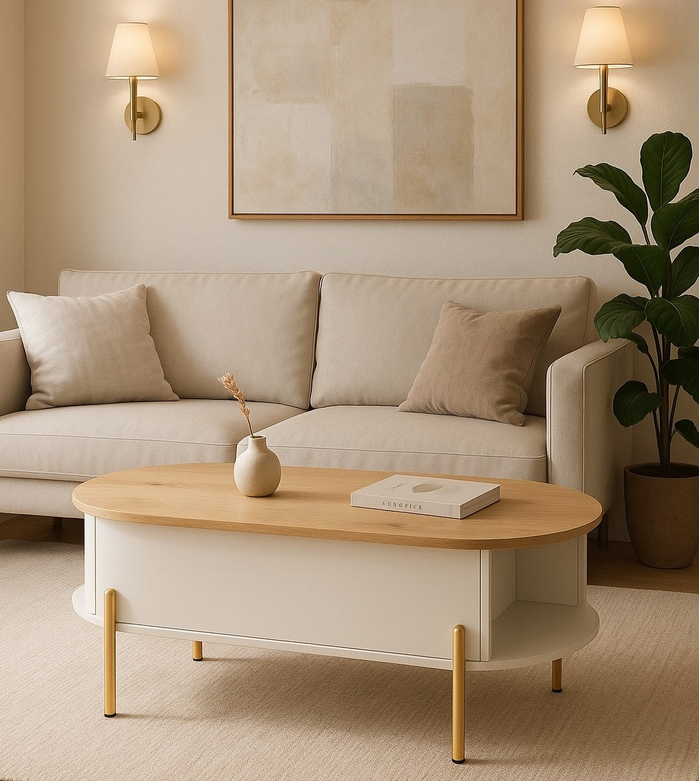 Table basse relevable en bois dans un salon cosy, pieds dorés et ambiance chaleureuse et moderne.