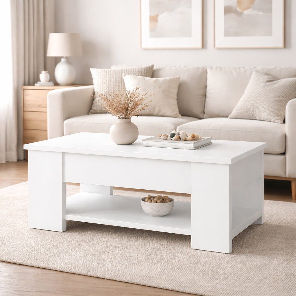 Table basse de salon blanche relevable dans un intérieur moderne, meuble fonctionnel avec plateau et rangement intégré