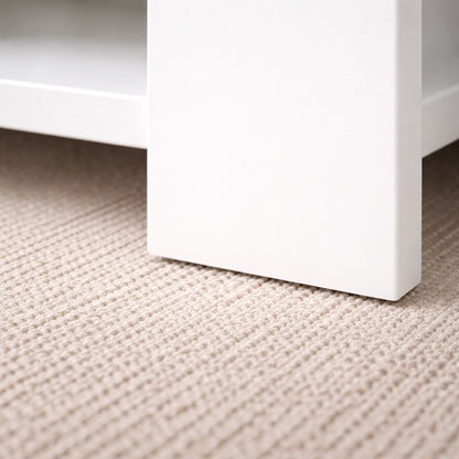 Gros plan sur le pied d’une table basse de salon relevable blanche, finition lisse et design contemporain