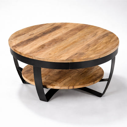Table basse ronde en bois vue 3/4 sur fond blanc, table basse en bois avec étagère basse et métal noir