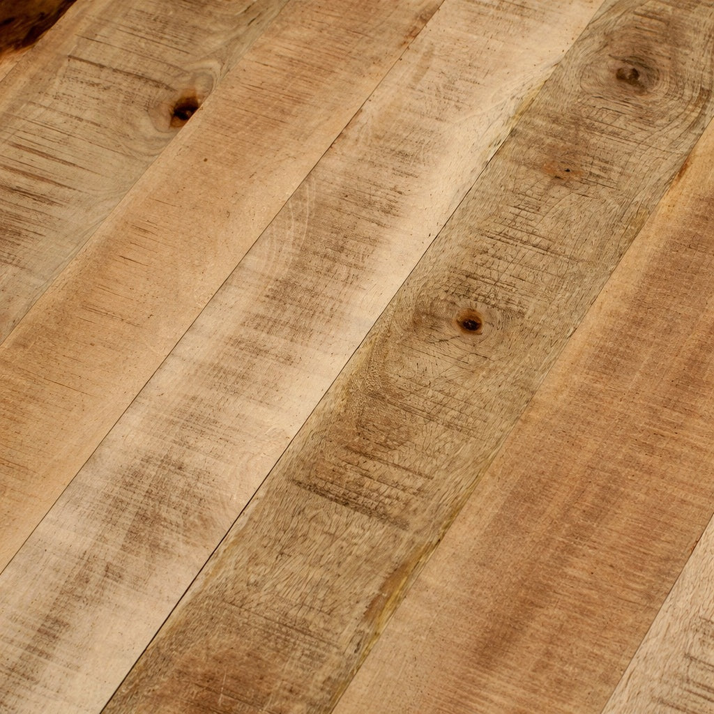 Gros plan plateau bois naturel, table basse ronde en bois avec veinage et texture authentique, table basse en bois