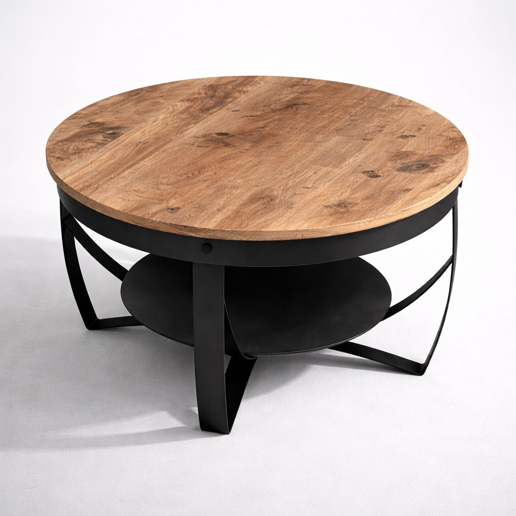 Table basse ronde en bois Orbit, plateau bois naturel et piètement métal noir, vue 3/4 sur fond blanc