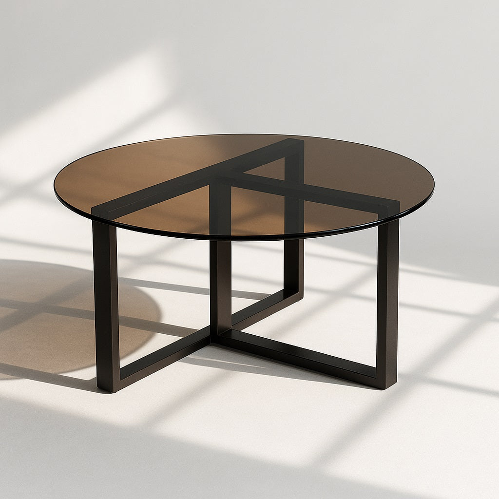 Table basse ronde en verre brun et métal noir, élégante et minimaliste.