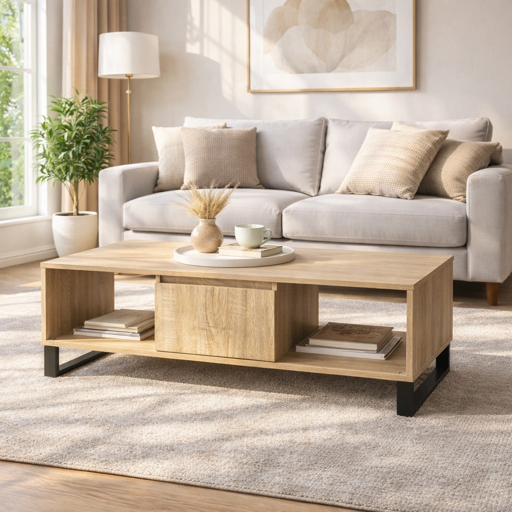 Table basse en bois en situation dans un salon lumineux, design fonctionnel avec espaces de rangement.