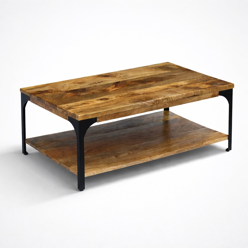 Table basse en bois rectangulaire avec plateau naturel et piètement métal noir, design industriel pour salon.