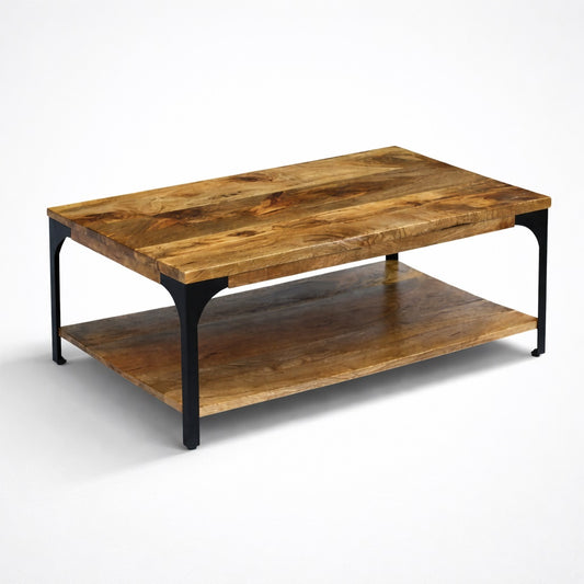 Table basse en bois rectangulaire avec plateau naturel et piètement métal noir, design industriel pour salon.