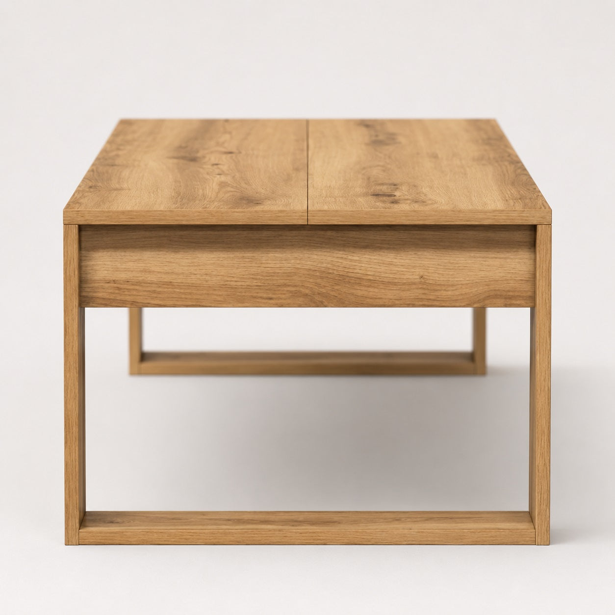 Vue latérale table basse en bois moderne avec structure rectangulaire design et finition chêne