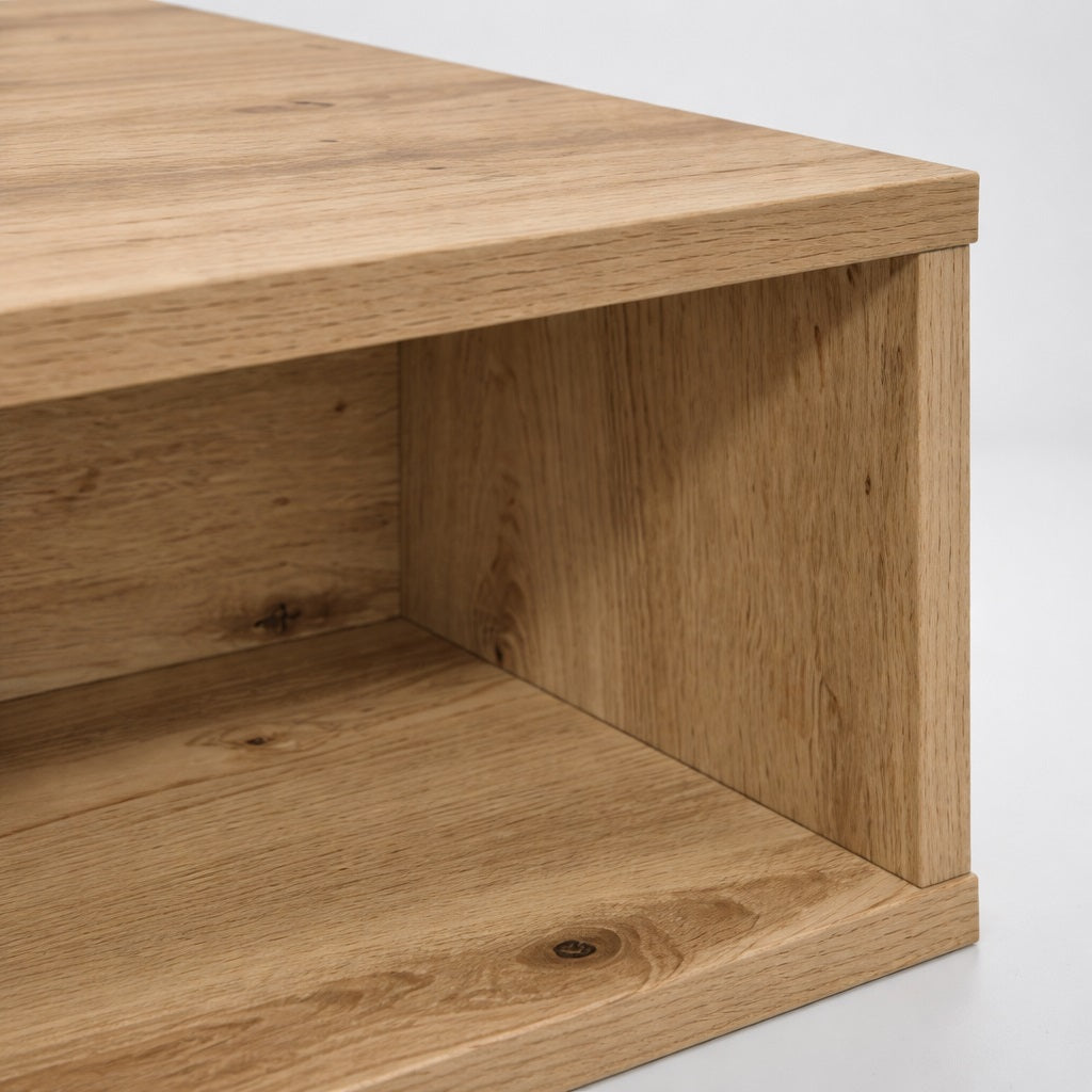 Zoom sur la finition d’une table basse en bois révélant le veinage naturel et le travail artisanal.