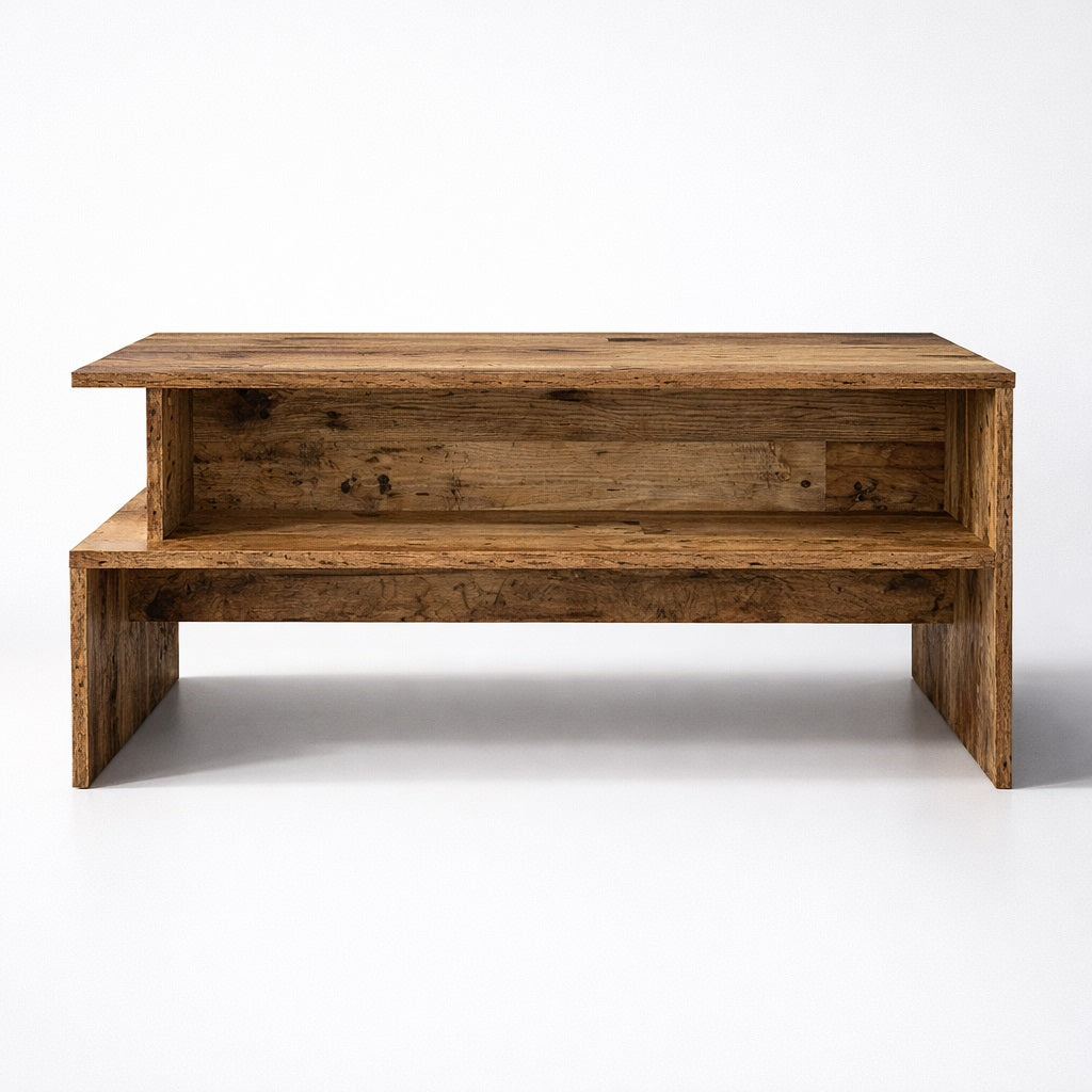 Table basse en bois ancien vue en angle, structure massive avec rangement, table basse de salon authentique