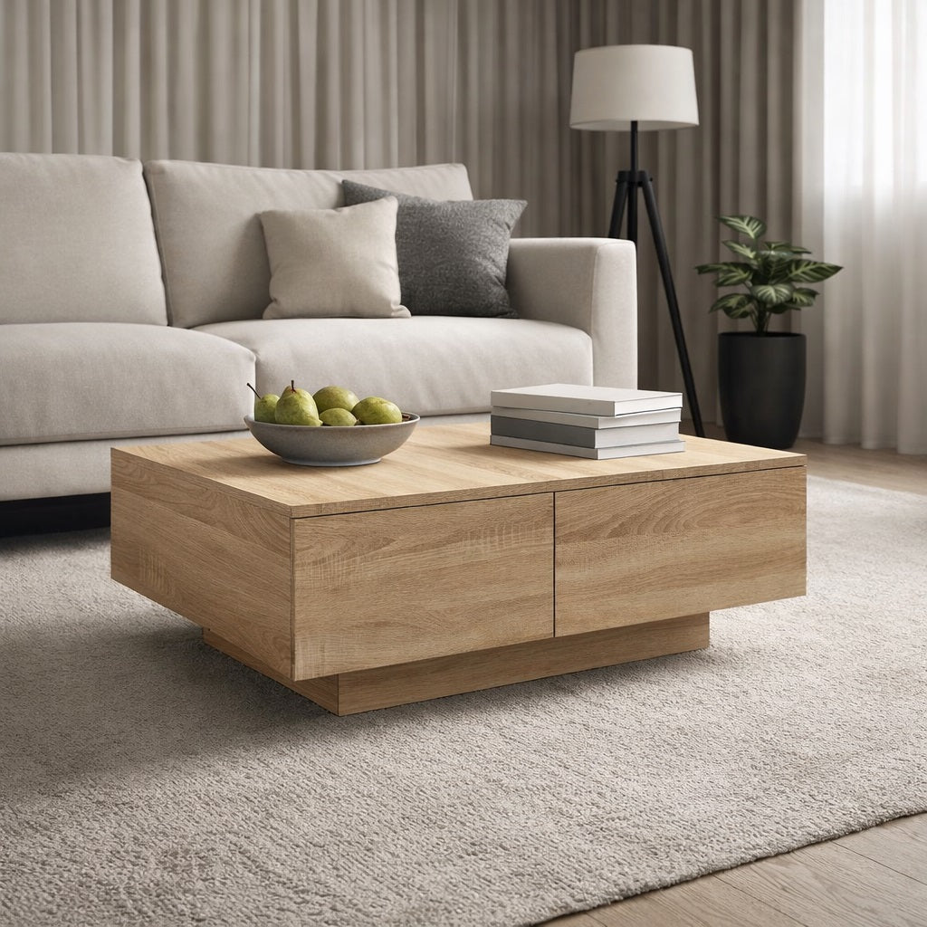 Table basse en bois clair dans un salon contemporain, plateau spacieux et design élégant pour un intérieur moderne.