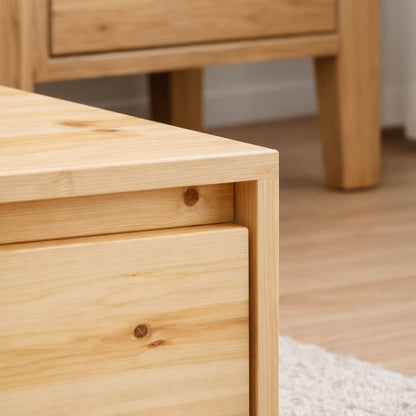 Détail du bois naturel de la table basse en bois Tavik, veinage visible et finition soignée pour table basse de salon.