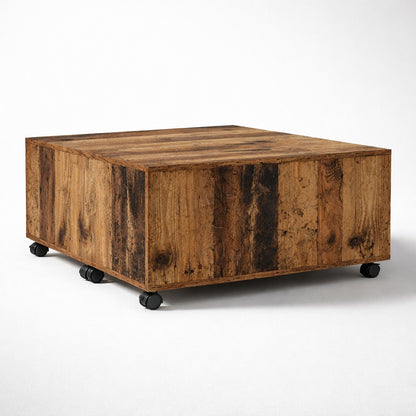 Table basse en bois au style brut et authentique, design cubique sur roulettes, idéale comme table basse de salon.