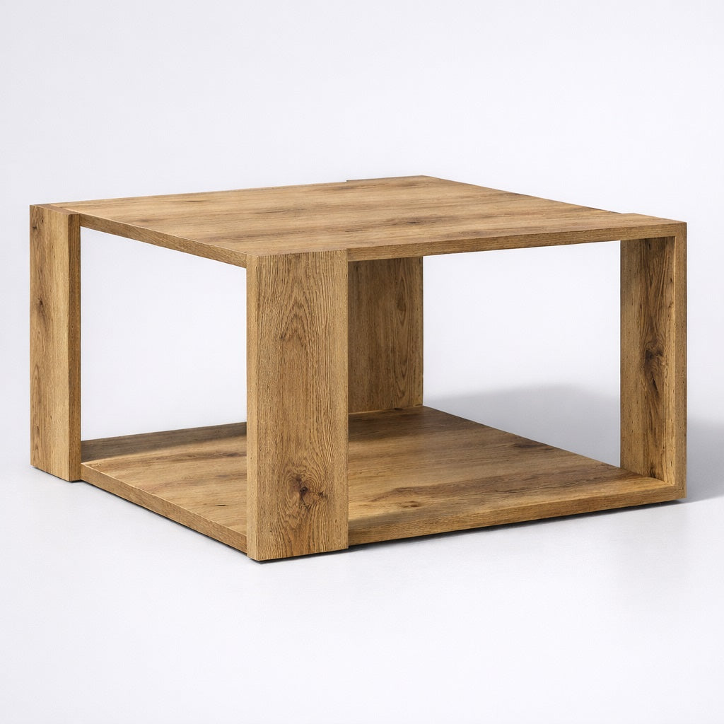 Table basse en bois au design cubique avec étagère inférieure, finition chêne naturel, style moderne et chaleureux.