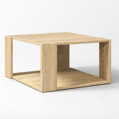 Table basse en bois clair avec structure cubique et étagère inférieure, parfaite pour un salon moderne.
