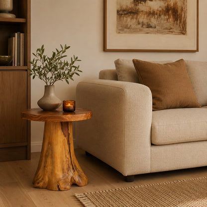 Table basse en bois design Ereno dans un salon chaleureux au style naturel et contemporain chic