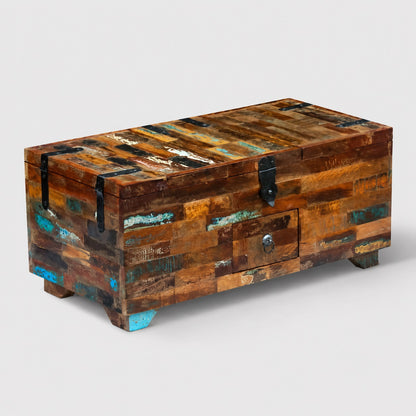 Table basse en bois coffre Kalyo colorée avec rangements, idéale comme table basse de salon bohème et vintage.