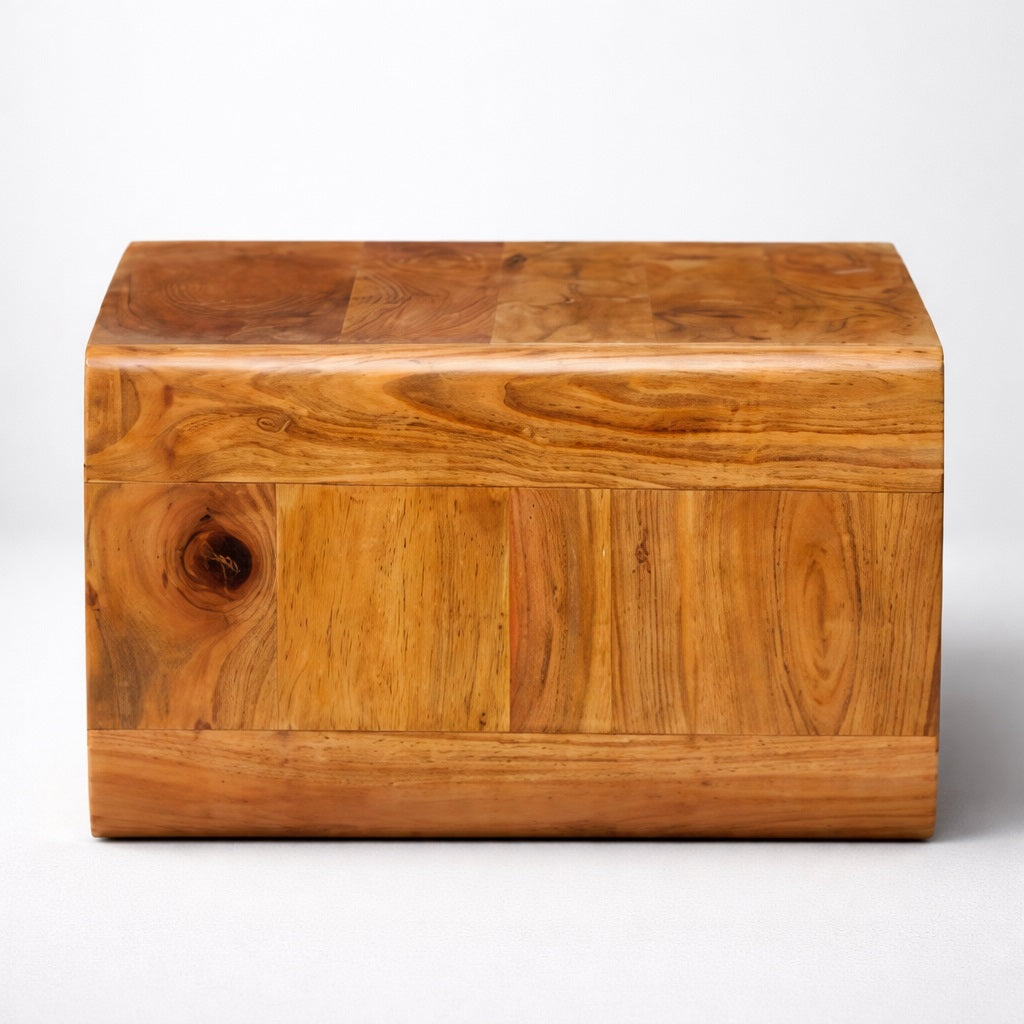 Table basse en bois, table basse design avec structure arrondie et plateau épais, style minimaliste contemporain