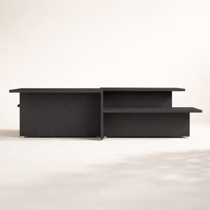 Table basse design noire vue de face, composition modulable et volumes superposés, idéale pour salon contemporain.