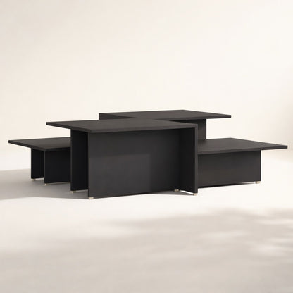 Table basse design noire modulable à plusieurs niveaux, style contemporain et graphique pour salon moderne.