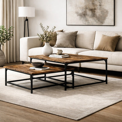 Table basse en bois chêne fumé dans salon moderne, tabla basse gigogne élégante et chaleureuse