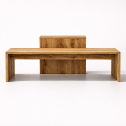 Table basse gigognes en bois vue de face, volumes géométriques et design contemporain