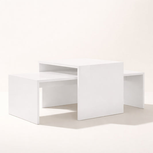 Table basse gigogne blanche contemporaine, volumes imbriqués et finition mate élégante