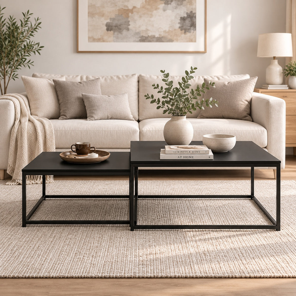 Table basse gigogne STRATA noir en situation, vue de face