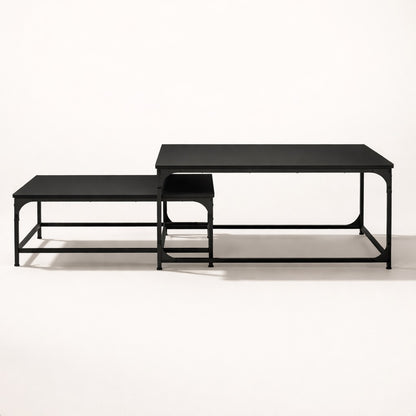 Table basse gigogne STRATA noir, vue angle mettant en valeur les proportions et la structure industrielle.
