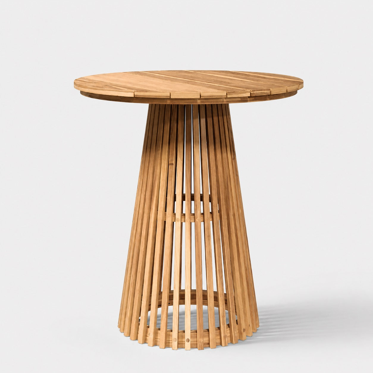 Table basse de jardin ronde en bois naturel avec design ajouré, idéale comme table basse d’extérieure moderne.