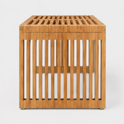 Vue latérale de la table basse de jardin Kanoa en bois à lattes, table basse d’extérieure design et robuste
