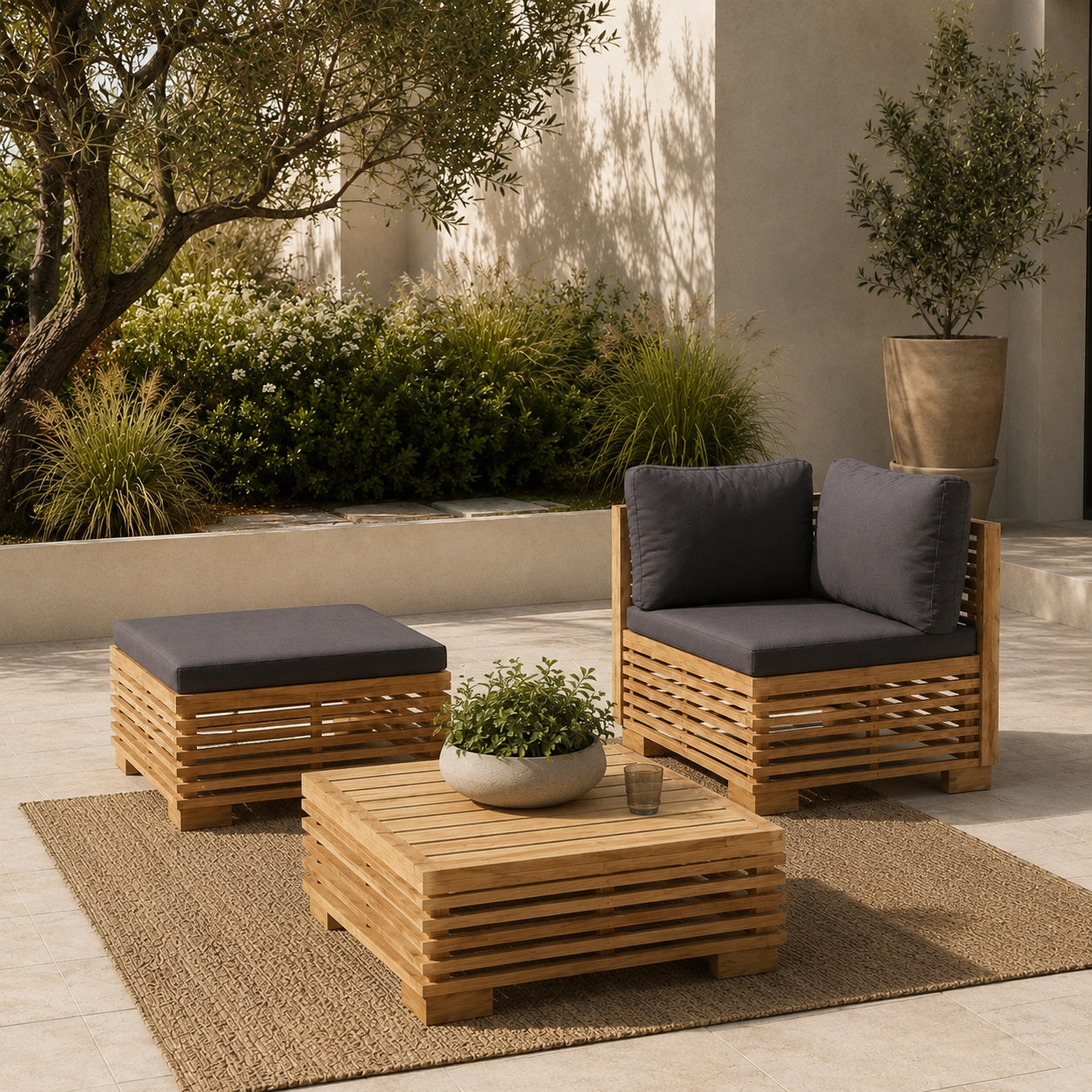 Table basse de jardin Lattis avec fauteuil gris anthracite, mobilier d’extérieure élégant et contemporain