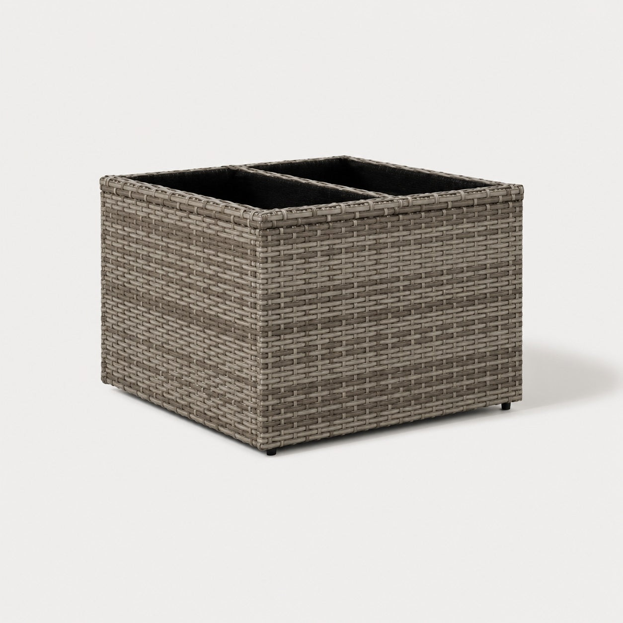 Table basse de jardin grise avec double plateau en verre, parfaite pour terrasse et espace d’extérieure chic.
