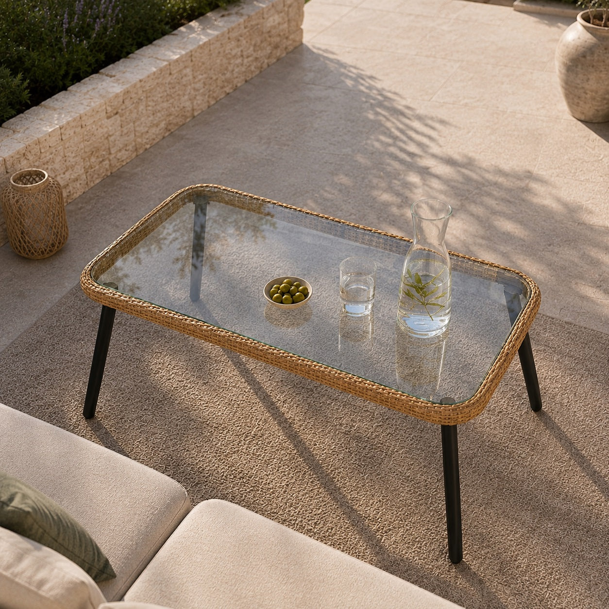 vue à 60° de la table basse nevara en exterieur