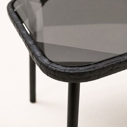 Table basse d’extérieur Nevara noire au design épuré pour terrasse et salon de jardin.