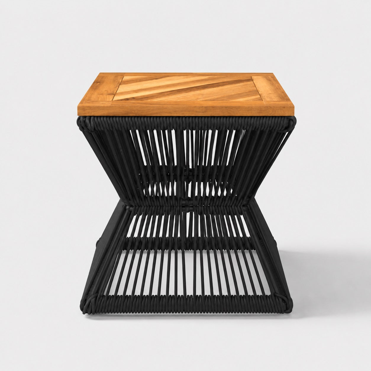 Table basse de jardin carrée en corde noire et bois, table basse d'extérieur vue frontale
