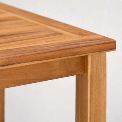 Zoom sur la finition en bois de la table basse de jardin Tavora, table basse d’extérieur élégante et résistante