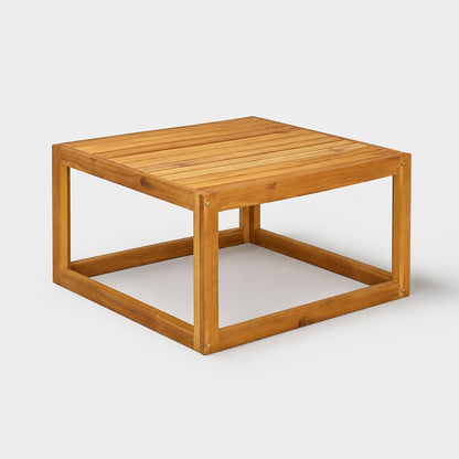 Table basse de jardin en bois naturel au design moderne, table basse d’extérieur carrée avec structure minimaliste sur fond blanc.