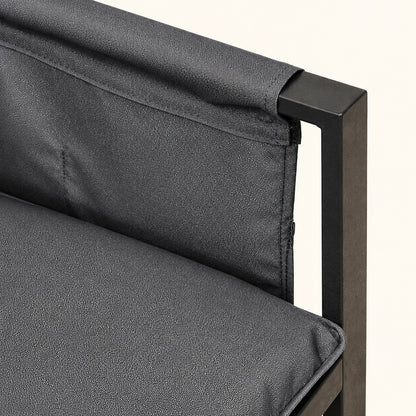 Détail tissu et structure du salon assorti à la table basse de jardin Veyron noire