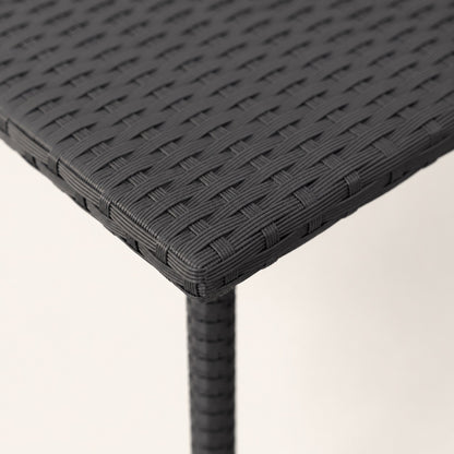 Détail finition noire tressée d’une table basse de jardin moderne pour terrasse et extérieur