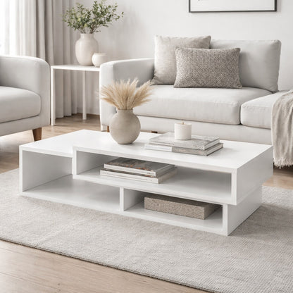 Table basse salon blanche avec rangements, intégrée dans un salon lumineux au style contemporain.