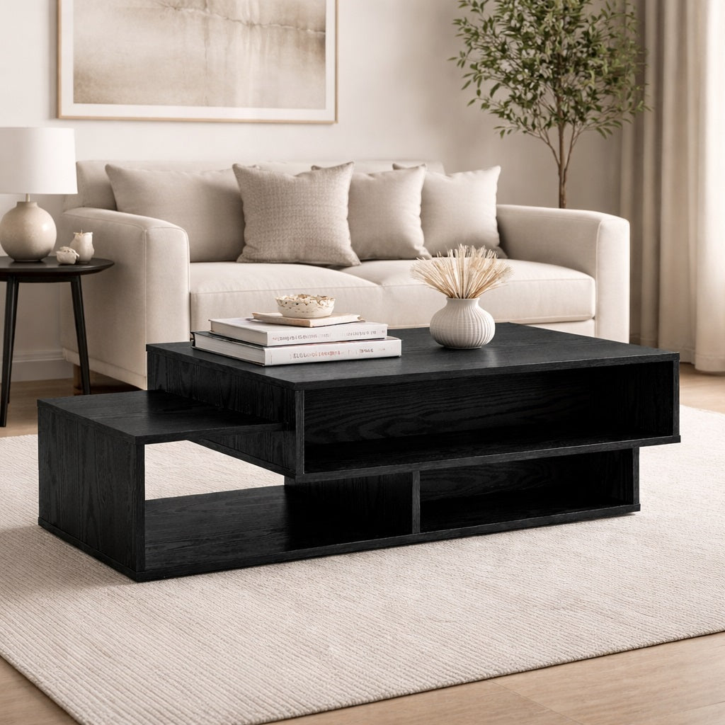 Table basse salon noire en bois, design contemporain avec espaces de rangement, intégrée dans un salon chaleureux.