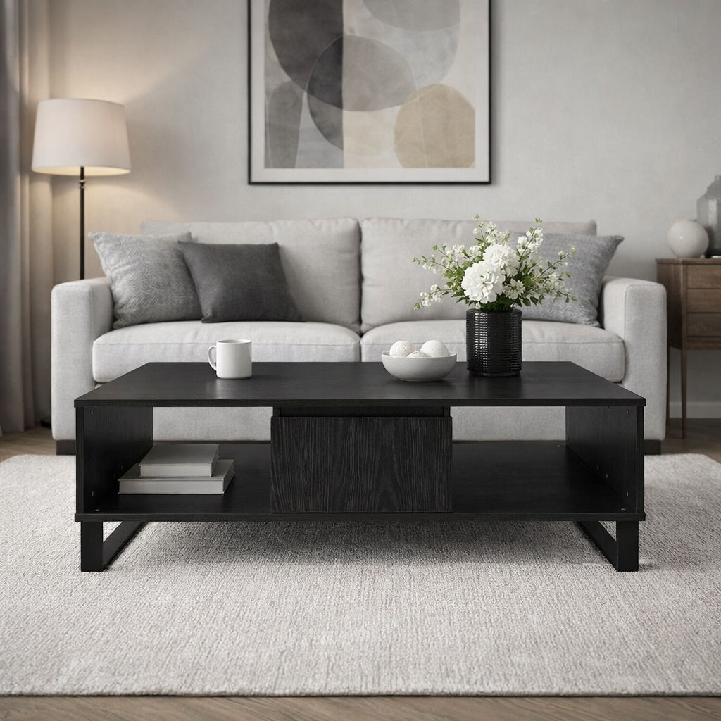 Table basse salon noire en bois, parfaite pour un salon contemporain élégant