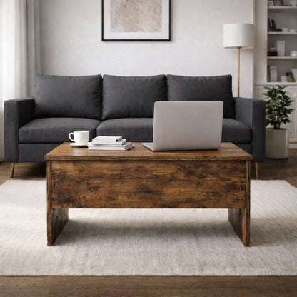 Table basse relevable en bois chêne fumé utilisée comme bureau dans un salon avec ordinateur